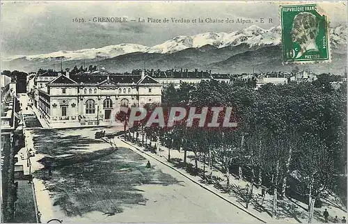 Cartes postales GRENOBLE La Place du Verdun et la Chaine des Alpes