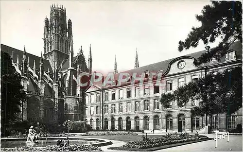 Cartes postales moderne ROUEN Square de l'Hotel de Ville et Eglise St Ouen