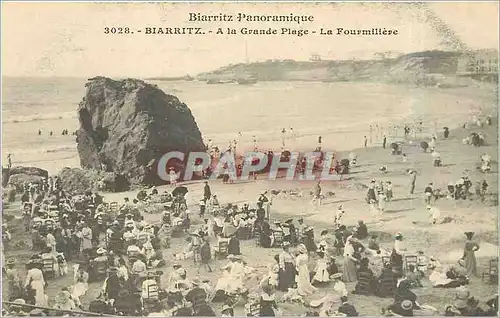 Cartes postales BIARRITZ - A la Grande Plage - La Fourmili�re