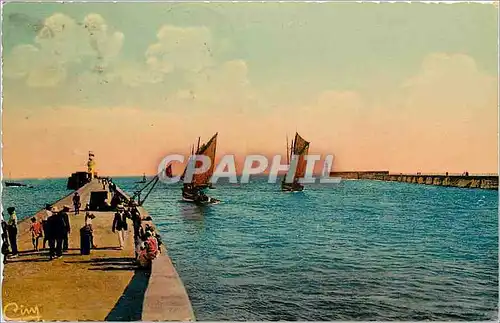 Cartes postales moderne Les Sables d'Olonne Vendee les Jetees Sortie des Barques de peche Bateaux