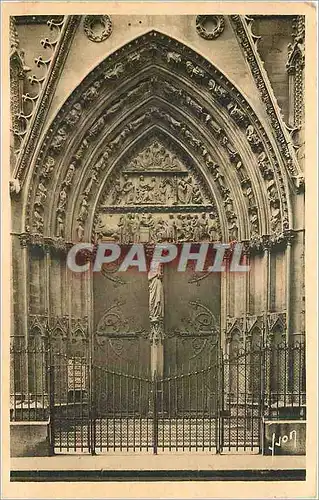 Cartes postales Paris en Flanant Notre Dame de Paris un des Portaile de la Facade