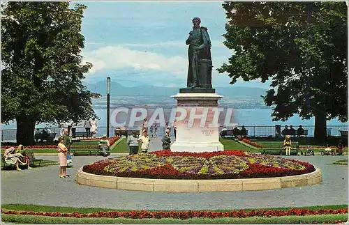 Cartes postales moderne Thonon les Bains Hte Savoie Promenade sur le Belvedere Parterres fleuris au fond la rive Suisse