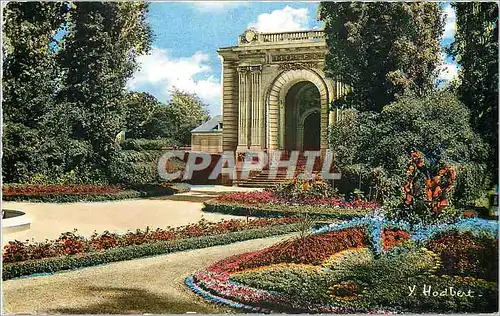 Cartes postales moderne Mantes la Jolie Seine et Oise le Musee Duhamel dans le Square Brieussel Bourgeoise