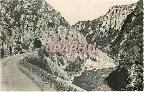 Cartes postales moderne La Vallee pittoresque de la Sioule aux gorges de Chouvigny le tunnel Routier