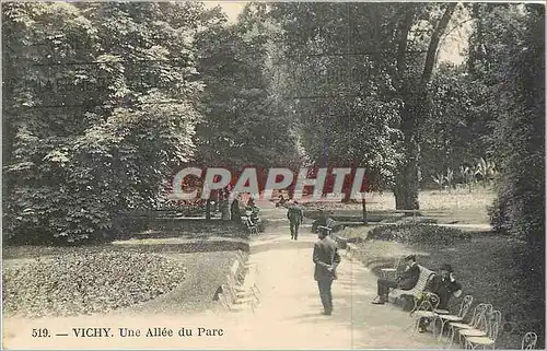 Cartes postales Vichy une allee du parc