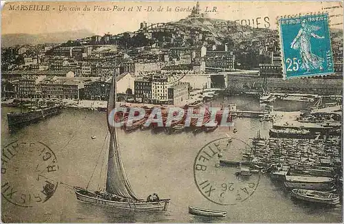 Ansichtskarte AK Marseille un coin du vieux port et N d de la Garde Bateaux