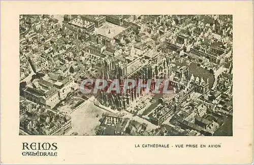 Cartes postales Reims Cathedrale la cathedrale vue prise en avion