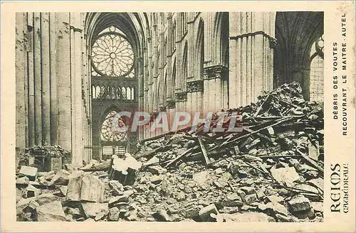 Cartes postales Reims Cathedrale debris des voutes recouvrant le maitre autel