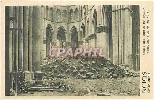 Cartes postales Reims cathedrale Debris des Voutes du Choeur recouvrant le Maitre Autel