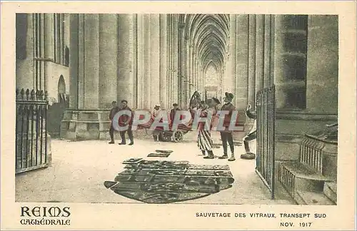 Ansichtskarte AK Reims cathedrale Sauvetage des Vitraux Transept Sud Nov 1917