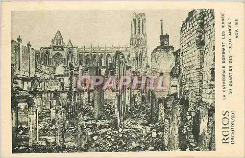 Ansichtskarte AK Reims cathedrale la Cathedrale Dominant les Ruines du Quartier des Deux Anges Nov 1918