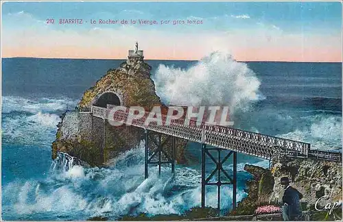 Cartes postales Biarritz Le Rocher de la Vierge par gros temps