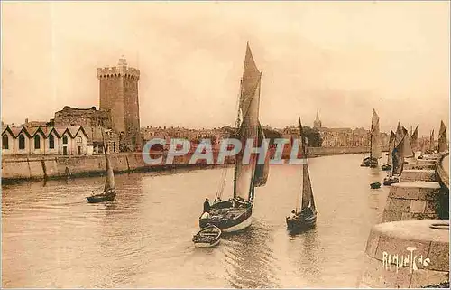 Cartes postales La Vendee Maritime Entree du Port des Sables d'Olonne Bateaux