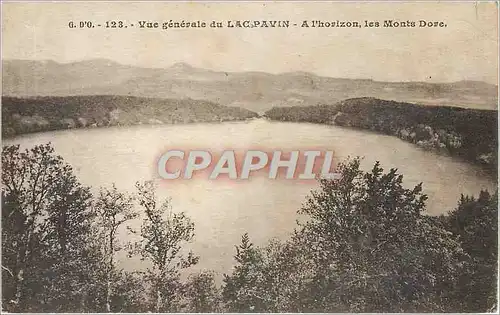 Cartes postales Vue generale du Lac Pavin A l'Horizon les Monts Dore