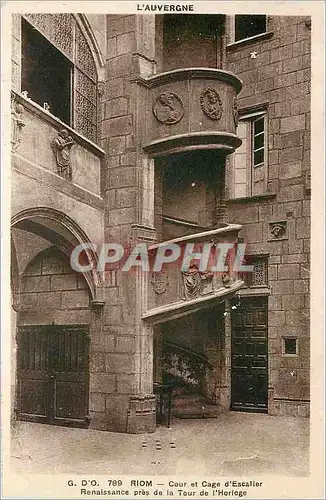 Ansichtskarte AK Riom Cour et Cage d'Escalier Renaissance pres de la Tour de l'Horloge