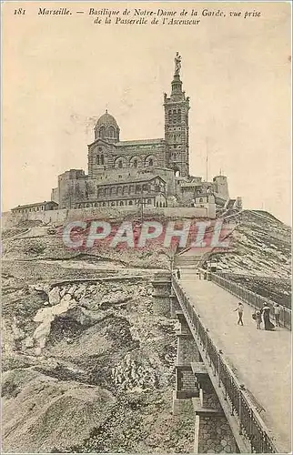 Cartes postales Marseille Basilique de Notre Dame de la Garde vue prise de la Passerelle de l'Ascenseur