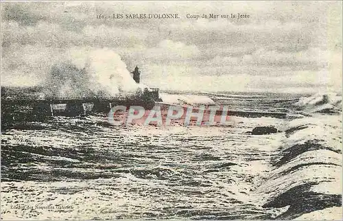 Cartes postales Les Sables d'Olonne Coup de Mer sur la Jetee Phare