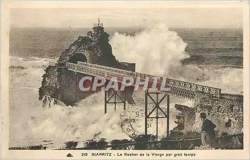 Cartes postales Biarritz Le Rocher de la Vierge par gros temps
