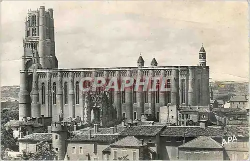 Cartes postales moderne Albi Tarn La Basilique Ste Cecile Au premier plan a gauche Maison Natale de Toulouse