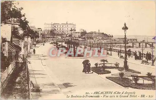 Cartes postales Arcachon Cote d'Argent Le Boulevard Promenade Vue vers le Grand Hotel