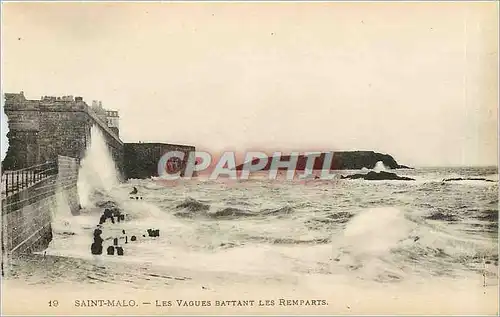 Ansichtskarte AK Saint Malo Les Vagues Battant les Remparts