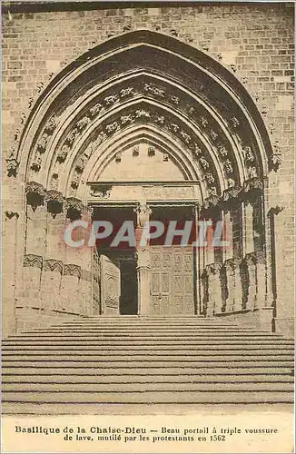 Cartes postales Basilique de la Chaise Dieu Beau portail a triple voussure de lave mutile par les protestants en