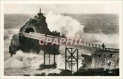 Cartes postales Biarritz La tempete au Rocher de la Vierge