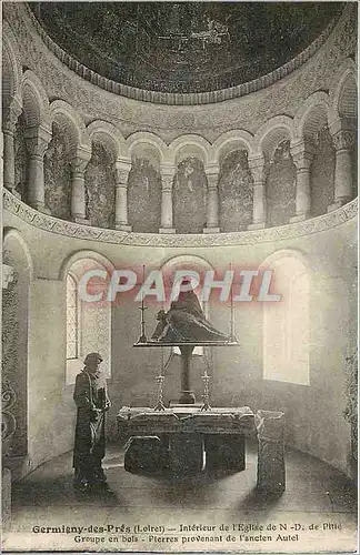 Ansichtskarte AK Germigny des Pres Loiret Interieur de l'Eglise de ND de Pitie Groupe en bois Plerres provenant d