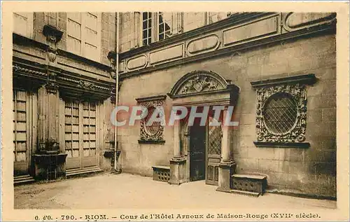 Cartes postales Riom Cour de l'Hotel Arnoux de Maison Rouge