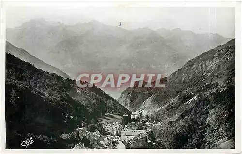 Cartes postales Pyrenees Ocean Bareges La Ville et la Chapelle Saint Justin au Centre