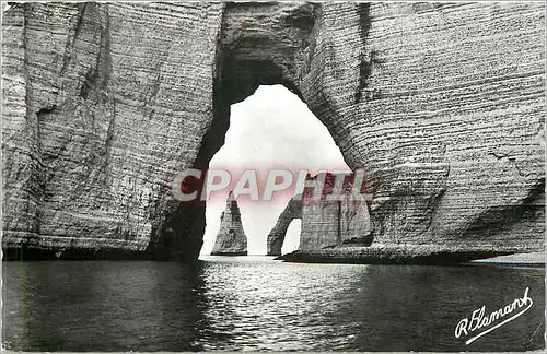 Cartes postales Etretat La Menneporte et Falaise d'Aval