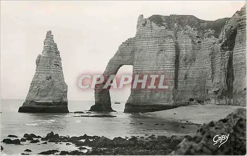 Cartes postales Etretat S Inf Porte d'aval et l'Aiguille