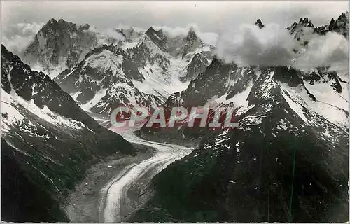 Cartes postales moderne La Mer de Glace a gauche Massif des grandes Jorasses