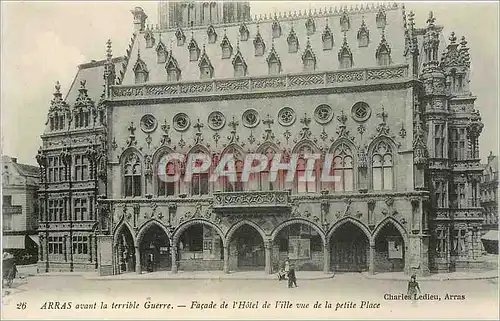Cartes postales Arras avant le terrible Guerre Facade de l'Hotel de Ville vue de la petite Place