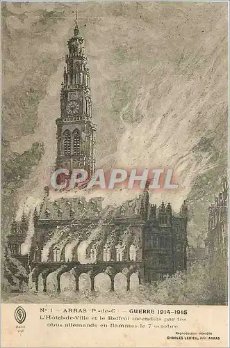 Cartes postales Arras P de C Guerre 1914 1915 l'Hotel de Ville et Beffroi incendies par les obus allemands en fl