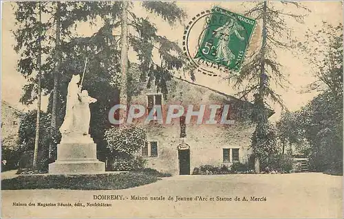 Cartes postales Domremy Maison natale de Jeanne d'Arc et Statue de A Mercie