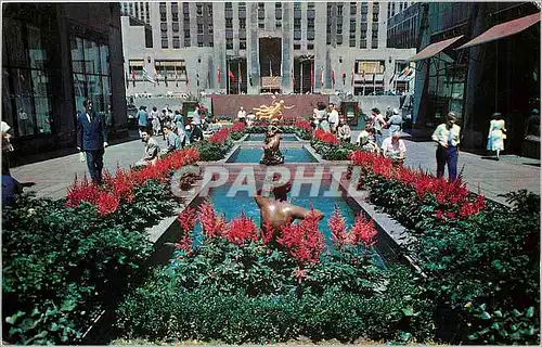 Moderne Karte Garden Plaza of Rockefeller center looking from forth Avenue towards RCA building New York City