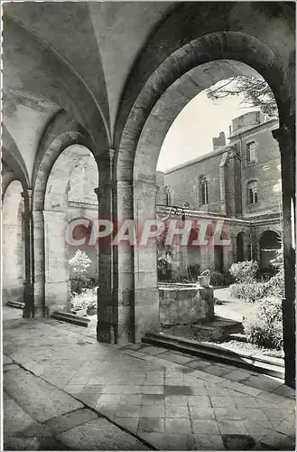 Cartes postales moderne Abbaye de Lagrasse Aude le cloitre avec son puits