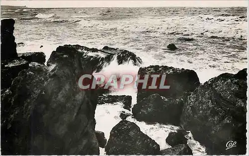 Cartes postales moderne Trouville Deuville effect de vagues aux roches noires