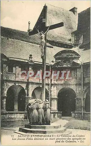 Ansichtskarte AK Sainte Anne d'Auray le calvaire du cloitre les jeunes filles desirant un mari plantent des eping