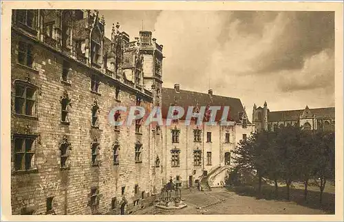 Ansichtskarte AK La Douce France Nantes Loire Inferieure Chateau des Ducs de Bretagne Cour interieure grand logis