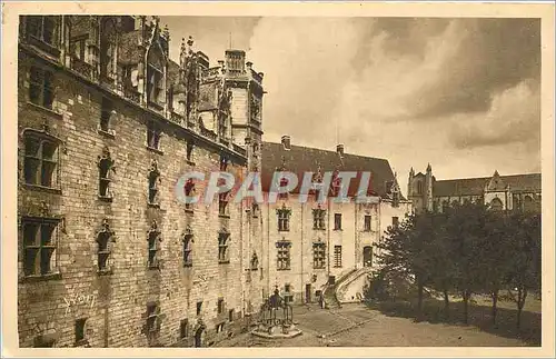 Cartes postales La Douce France Nantes Loire Inferieure Chateau des Ducs de Bretagne Cour interieure grand logis