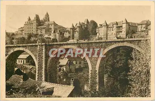 Ansichtskarte AK Uzerche Correze les vieux chateau et le viaduc