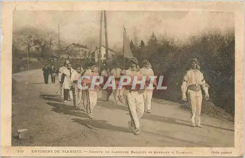 Cartes postales Environs de Biarritz groupe de danseurs basque se rendant a Biarritz