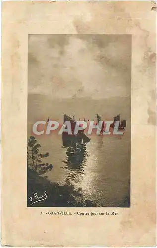 Cartes postales Granville contre jour sur la mer Bateau