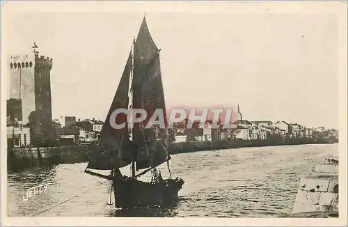 Cartes postales Les Sables d'Olonne Vendee la petite Jetee la tour d'Arundel la chaume Bateau