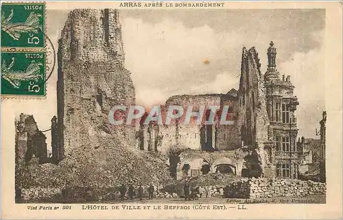 Cartes postales L'Hotel de Ville et le Beffroi cote est Arras apres le bombardement Militaria
