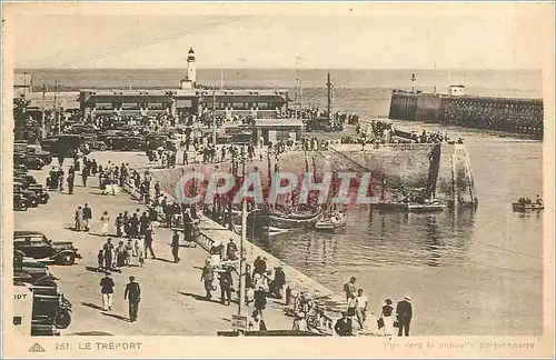 Cartes postales Le Treport vue vers la nouvelle Poissonnerie Bateaux Phare