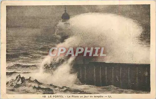 Ansichtskarte AK Le Portel le Phare un jour de tempete Phare