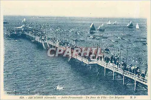 Cartes postales Arcachon Gironde jetee promenade un jour de fete les regates